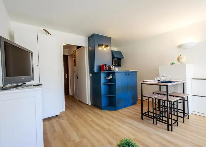 Benoit, 80m De La Mer, Jardinet Apartment *