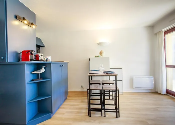 Benoit, 80m De La Mer, Jardinet Apartment *