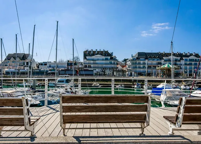 Benoit, 80m De La Mer, Jardinet Apartment